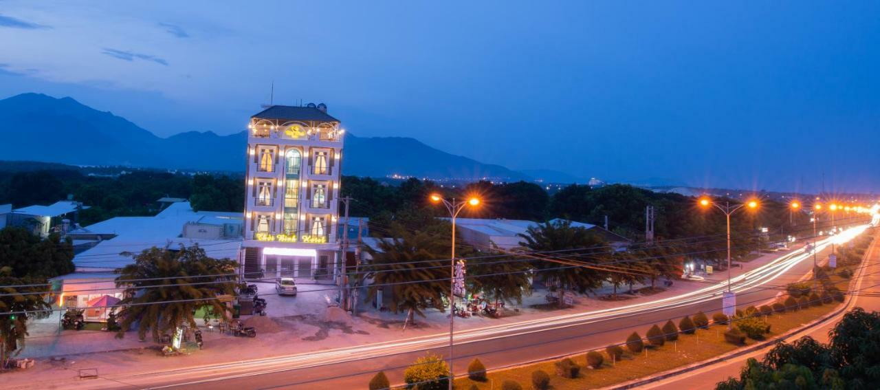 Thoi Binh Hotel Cam Lam Eksteriør billede